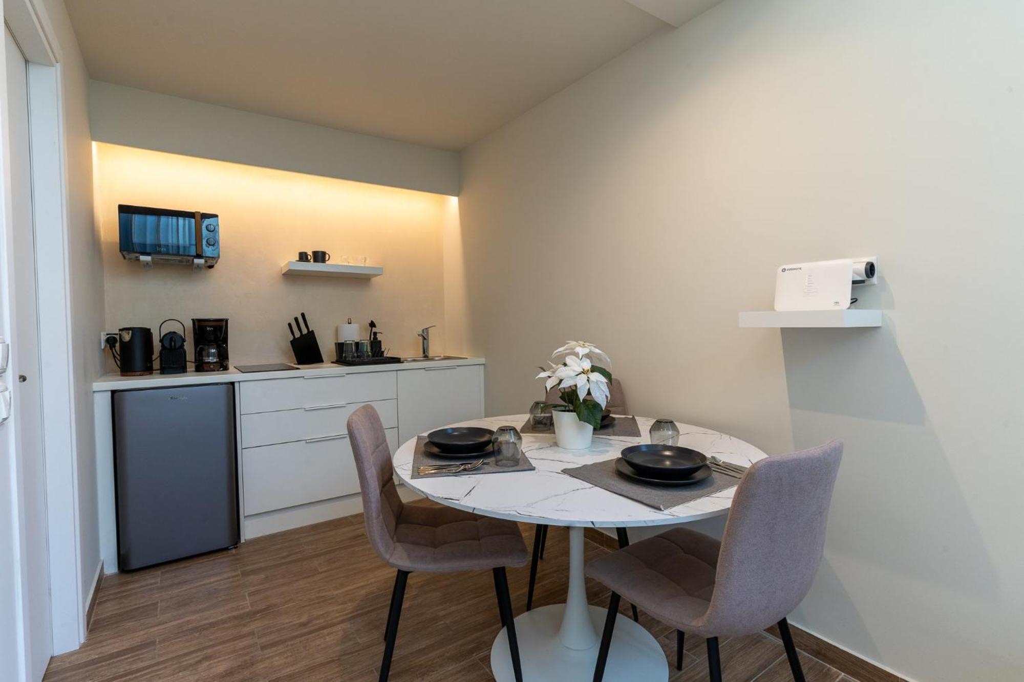 Acropolis Local Loft Apartment เอเธนส์ ภายนอก รูปภาพ
