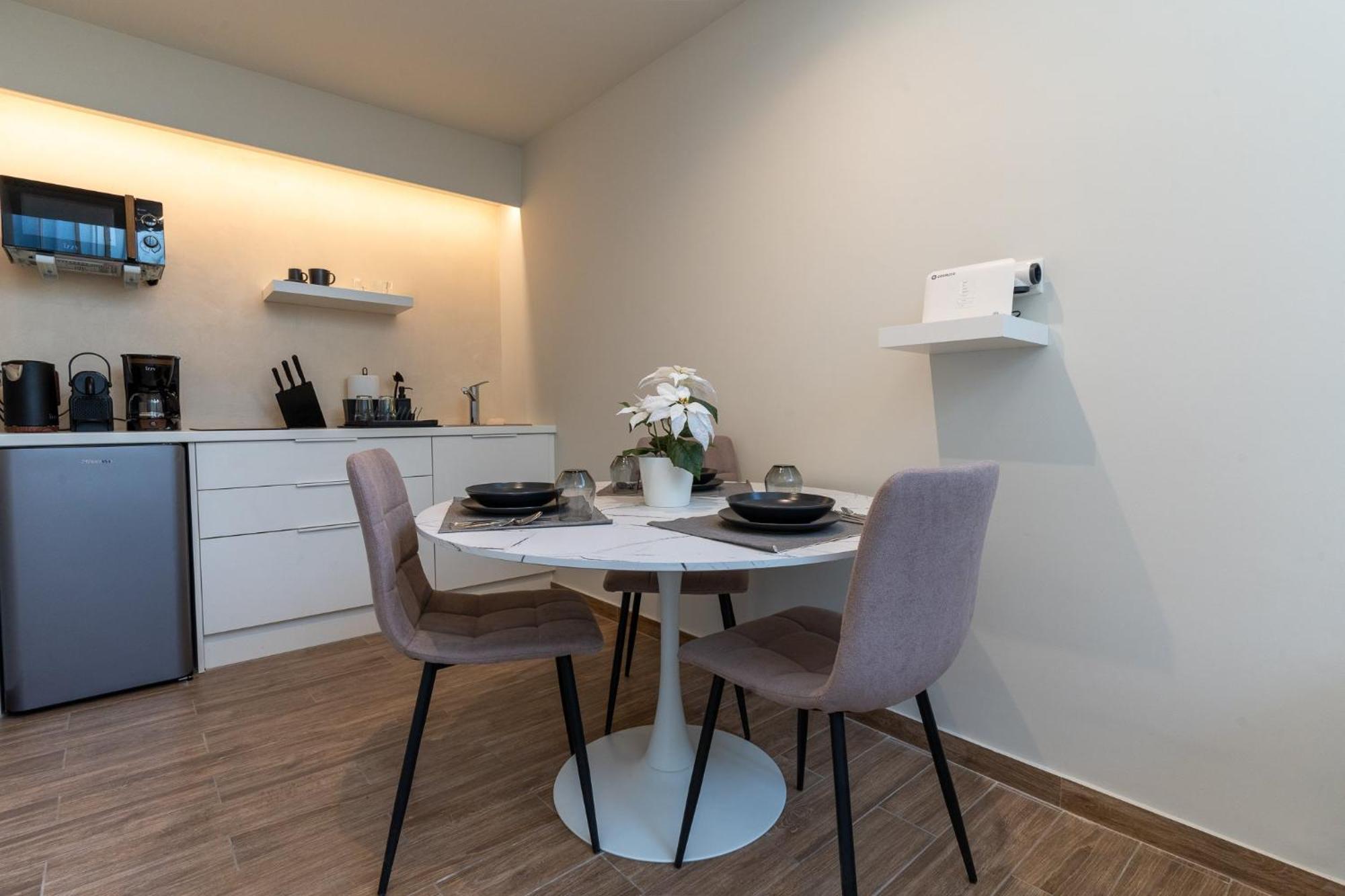 Acropolis Local Loft Apartment เอเธนส์ ภายนอก รูปภาพ